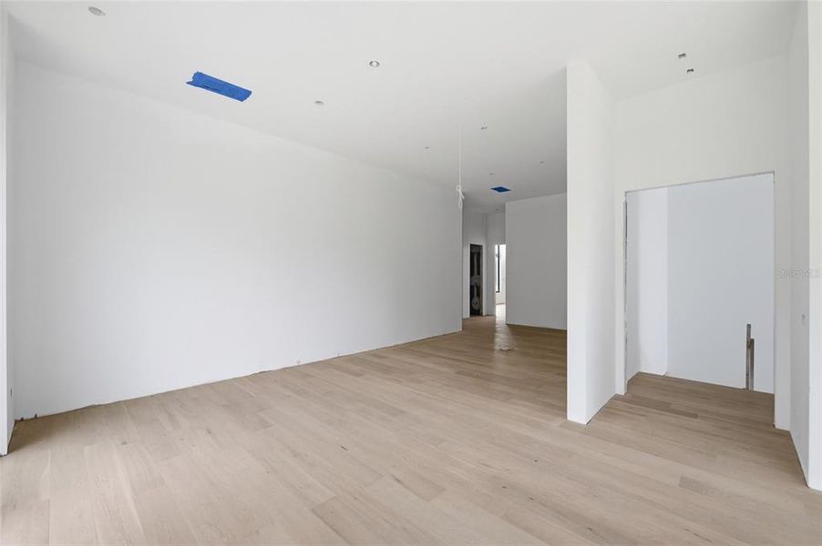 Spacious, unfurnished interior of a new home in Stonelake Ranch, Thonotosassa (Image 15).