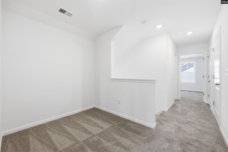 Spacious, unfurnished interior of a new home in Bickley Station, Irmo (Image 16).
