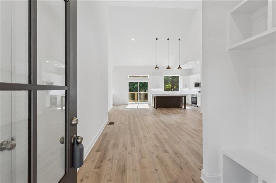 Spacious, unfurnished interior of a new home in , Atlanta (Image 26).