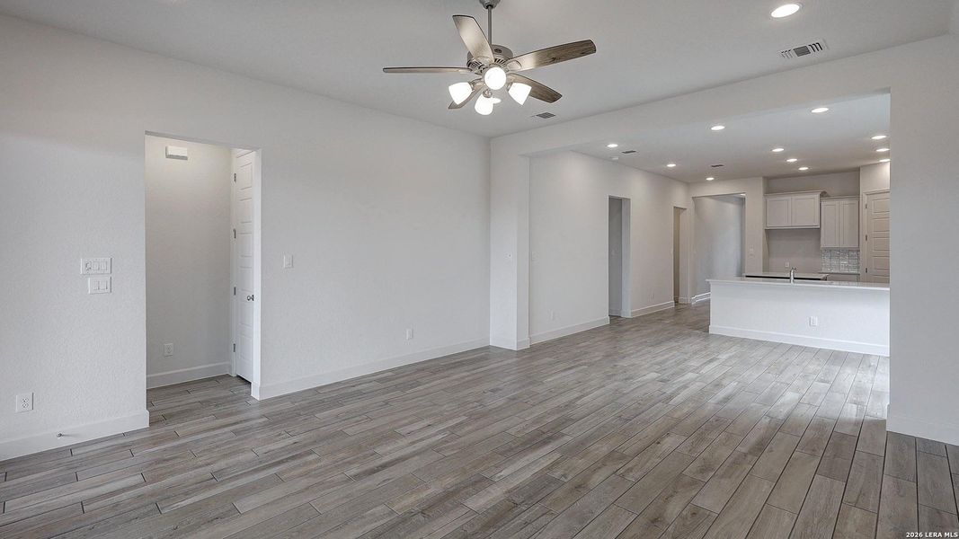 Spacious, unfurnished interior of a new home in , San Antonio (Image 14).