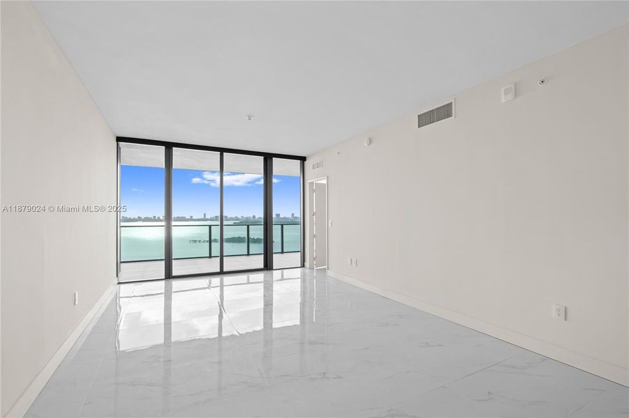 Spacious, unfurnished interior of a new home in Aria Reserve, Miami (Image 61).