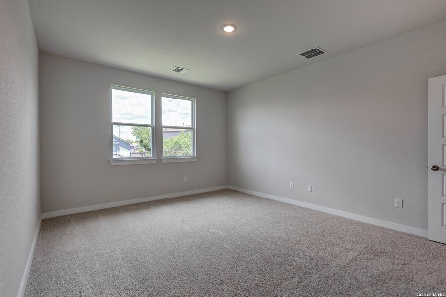 Spacious, unfurnished interior of a new home in Cinco Lakes, San Antonio (Image 16).