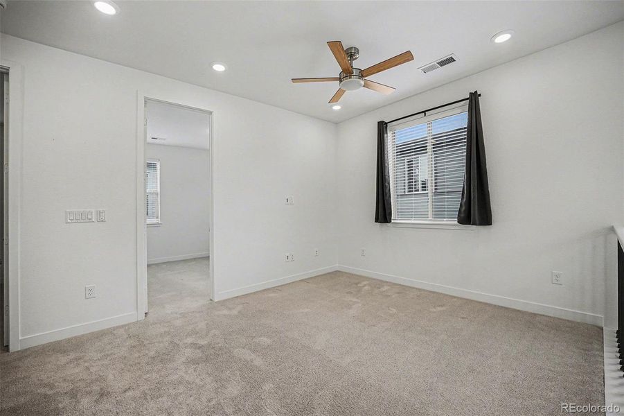 Spacious, unfurnished interior of a new home in Red Rocks Ranch, Morrison (Image 25).