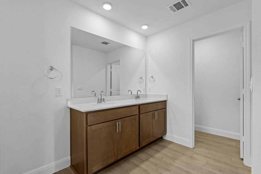 Furnished interior view inside a new home in Riverview, Georgetown (Image 9).