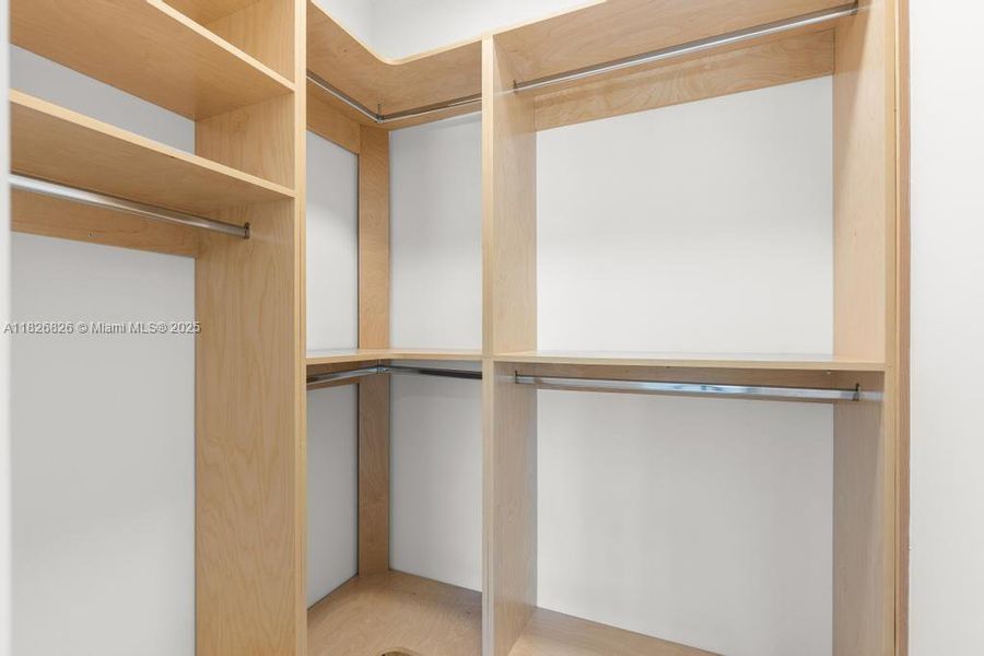 Spacious, unfurnished interior of a new home in , Cutler Bay (Image 22).