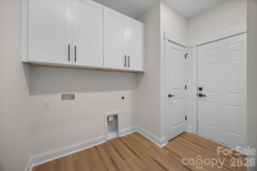 Spacious, unfurnished interior of a new home in , Cleveland (Image 32).