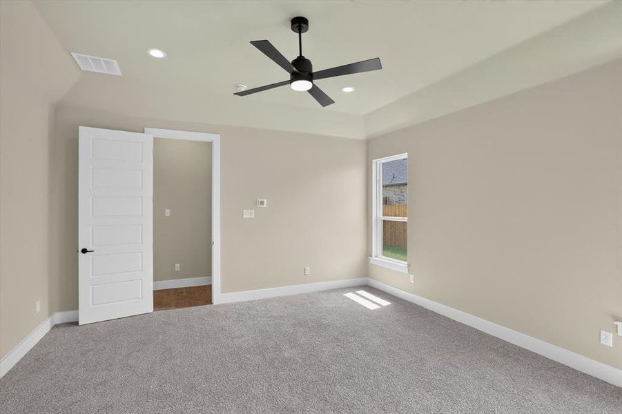 Spacious, unfurnished interior of a new home in Coyote Crossing, Godley (Image 17). Spacious, unfurnished interior of a new home in Coyote Crossing, Godley (Image 17).