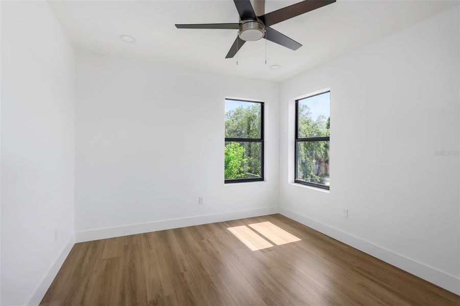 Spacious, unfurnished interior of a new home in , Tampa (Image 29).