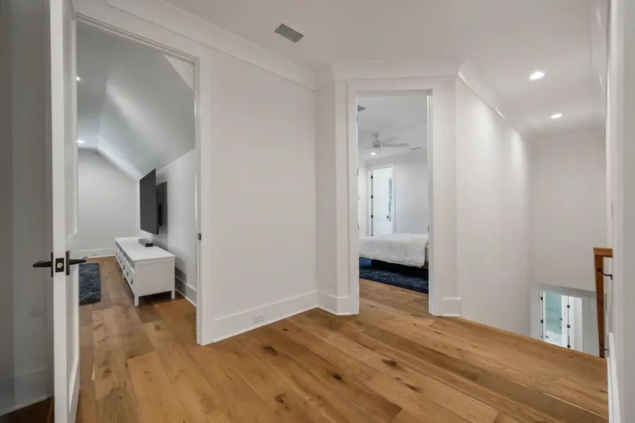 Spacious, unfurnished interior of a new home in , Seabrook Island (Image 20).