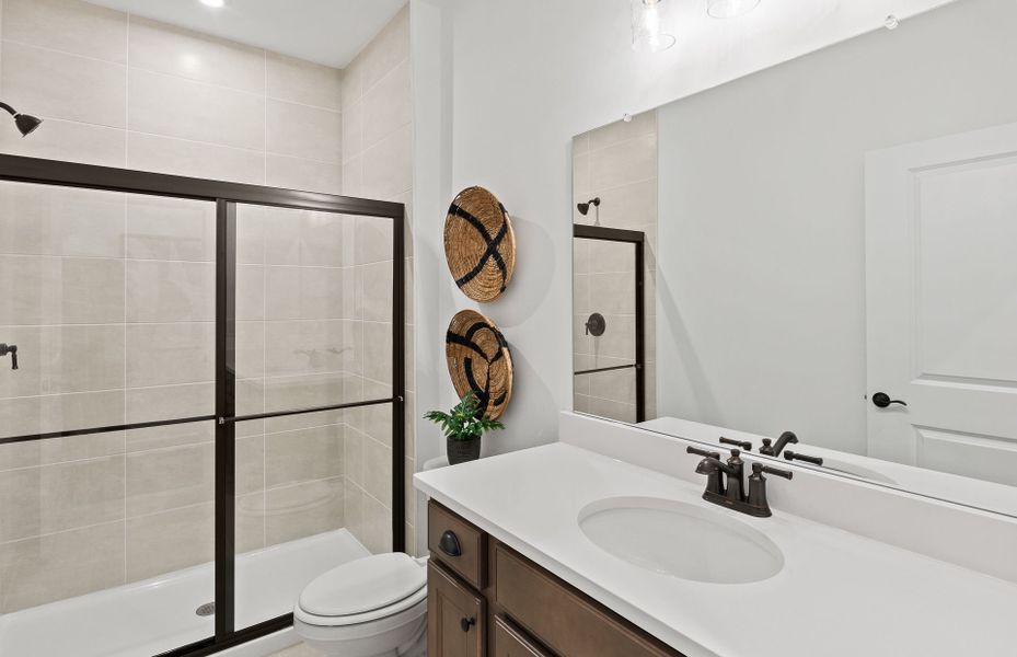 Representative furnished interior of a home built from the Hallmark by Del Webb in Del Webb Southern Oaks, Newnan (Image 19).