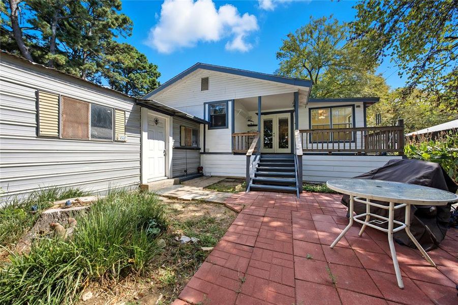 Exterior details and patio area of a home in , Mabank (Image 1). Exterior details and patio area of a home in , Mabank (Image 1).