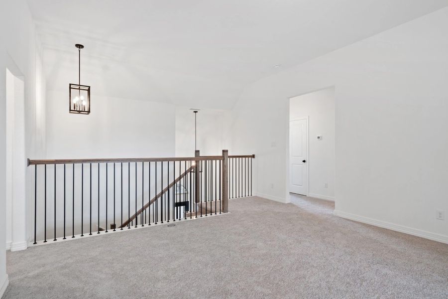 Spacious, unfurnished interior of a new home in Blue Heron Estates, Mont Belvieu (Image 11).