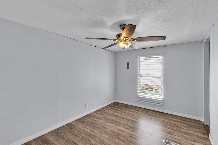 Spacious, unfurnished interior of a new home in , St. Cloud (Image 22).