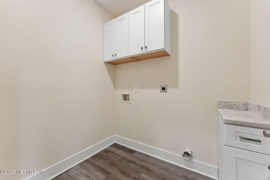 Spacious, unfurnished interior of a new home in , Jacksonville (Image 28).