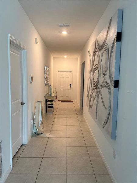 Spacious, unfurnished interior of a new home in North Park Isle, Plant City (Image 18).