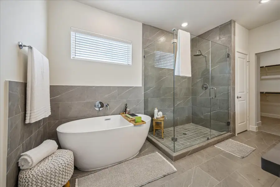 Furnished interior view inside a new home in Colonial Heights, Katy (Image 5).