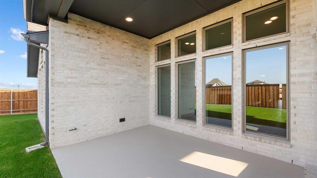 Exterior details and patio area of a home in Myrtle Creek 60', Waxahachie (Image 2). Exterior details and patio area of a home in Myrtle Creek 60', Waxahachie (Image 2).