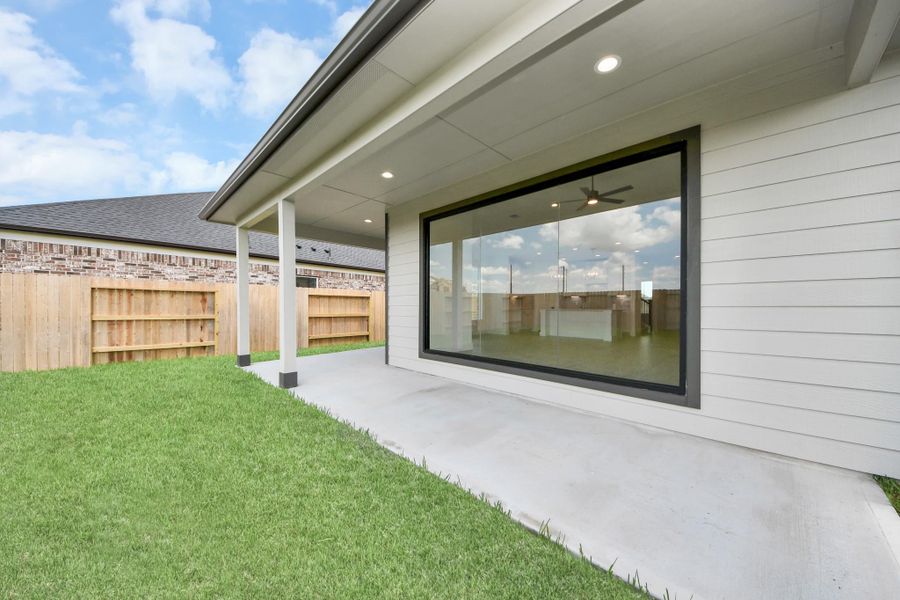 Explore the expansive backyard with its inviting covered patio—a perfect blend of space for the kids to play and adults to unwind. Ideal for creating your outdoor oasis, this backyard accommodates patio furniture, a BBQ pit, and endless possibilities for leisure and entertainment.