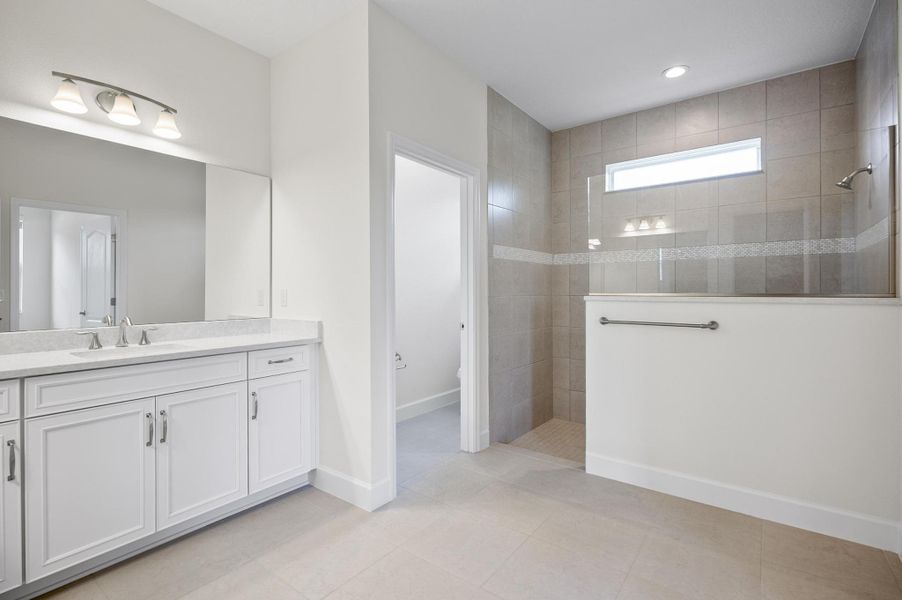 Bennet II Owner's Bath