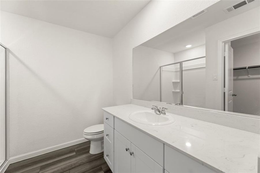 13. 5909 Sahara - Bath 13. 5909 Sahara - Bath