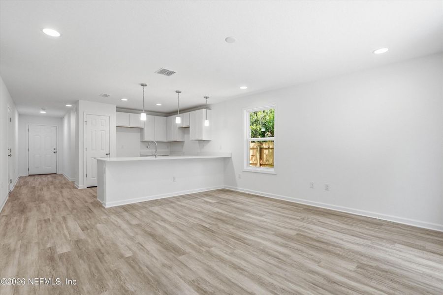 Spacious, unfurnished interior of a new home in , Jacksonville (Image 24).