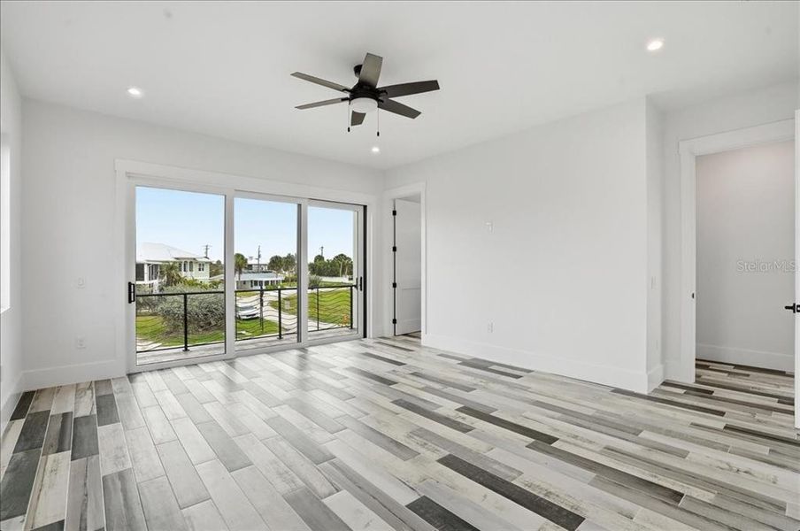 Spacious, unfurnished interior of a new home in , Englewood (Image 65).
