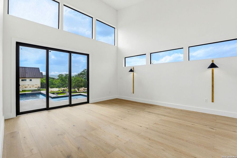 Spacious, unfurnished interior of a new home in , San Antonio (Image 38).