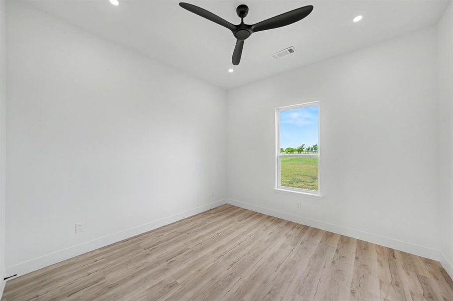 Spacious, unfurnished interior of a new home in , Celeste (Image 28).