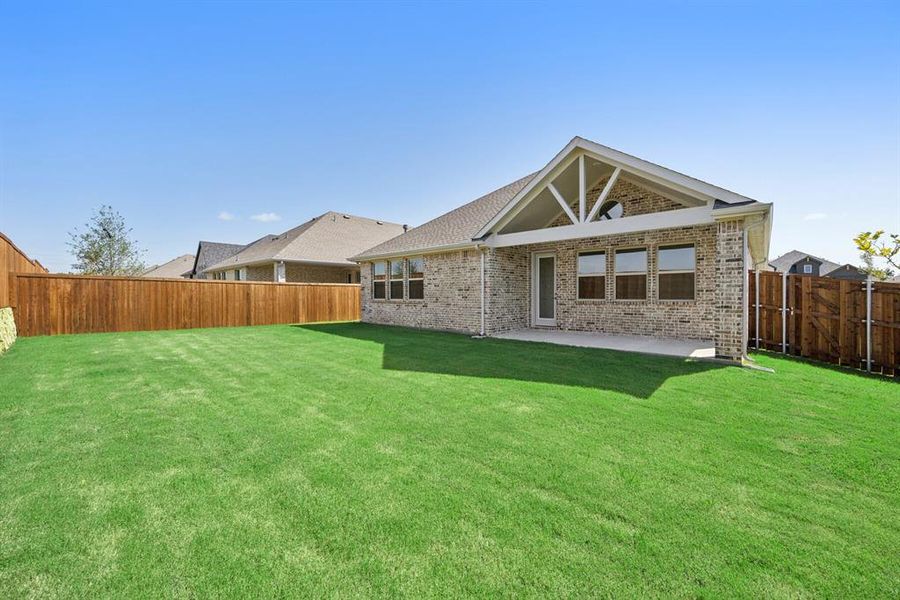 Exterior details and patio area of a home in Heritage Ranch, Sherman (Image 21).