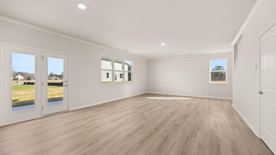 Spacious, unfurnished interior of a new home in Fairway 17 at Mirror Lake, Villa Rica (Image 11).