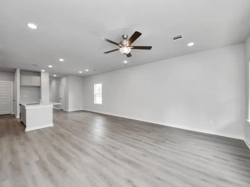 Spacious, unfurnished interior of a new home in Windmill Estates, Magnolia (Image 20).
