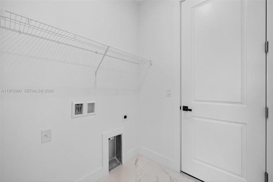 Spacious, unfurnished interior of a new home in , Lehigh Acres (Image 22).