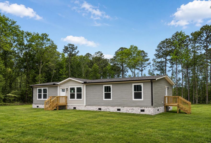 Exterior details and patio area of a home in , Walterboro (Image 21).