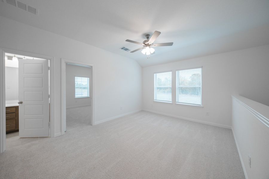 Spacious, unfurnished interior of a new home in Churchill, Anna (Image 26).