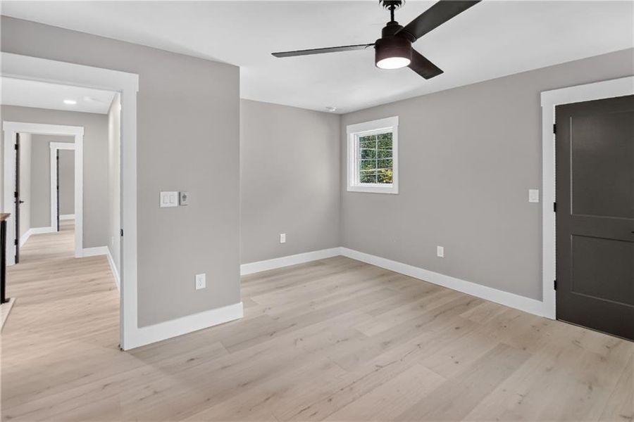 Spacious, unfurnished interior of a new home in , Stone Mountain (Image 143).