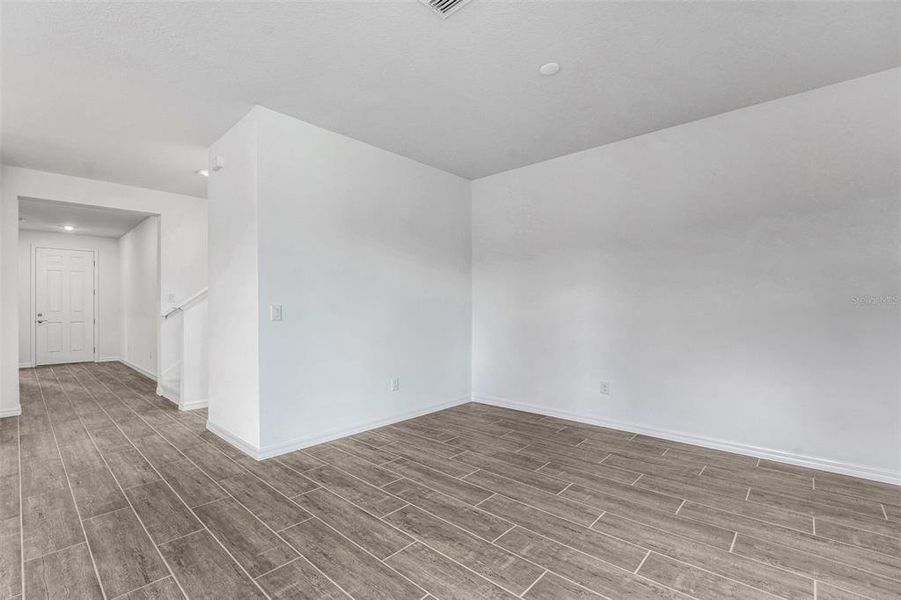 Spacious, unfurnished interior of a new home in Tuscan Hills, Dade City (Image 38).