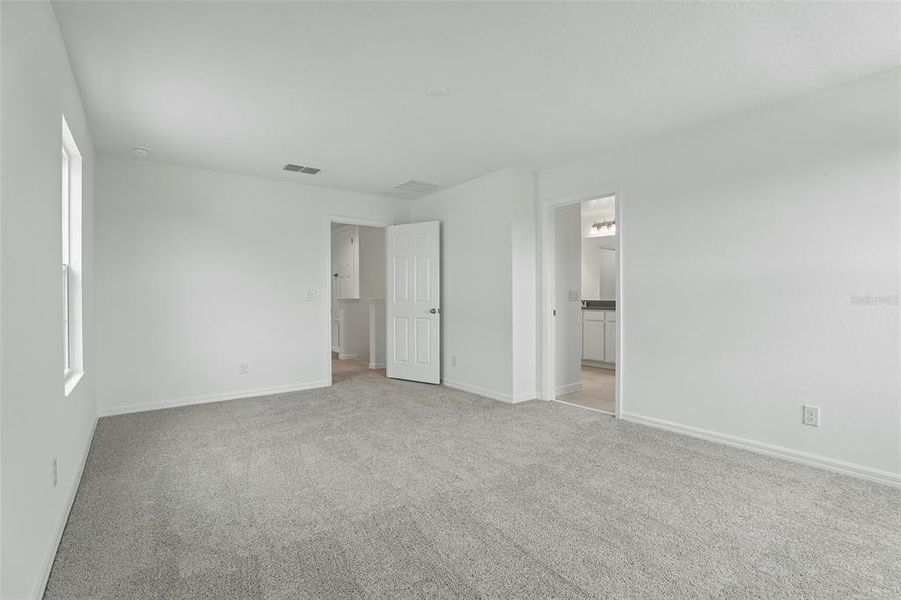 Spacious, unfurnished interior of a new home in Preservation Pointe, Davenport (Image 10).