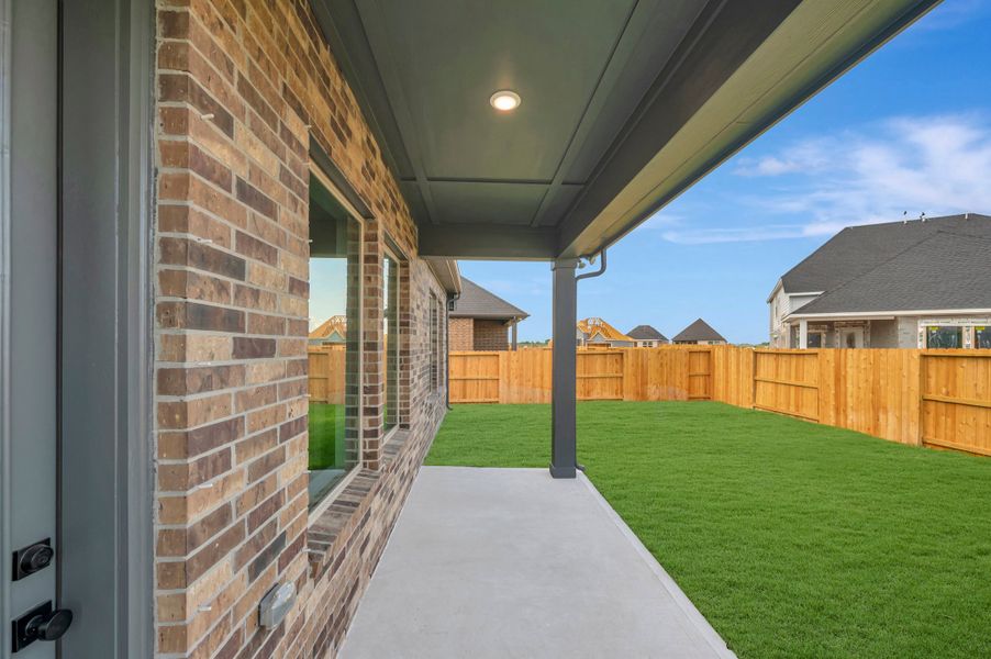 Exterior details and patio area of a home in Beacon Point at Lago Mar - Retreat Collection, Texas City (Image 4).