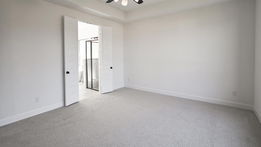 Spacious, unfurnished interior of a new home in 6 Creeks 50', Kyle (Image 15).