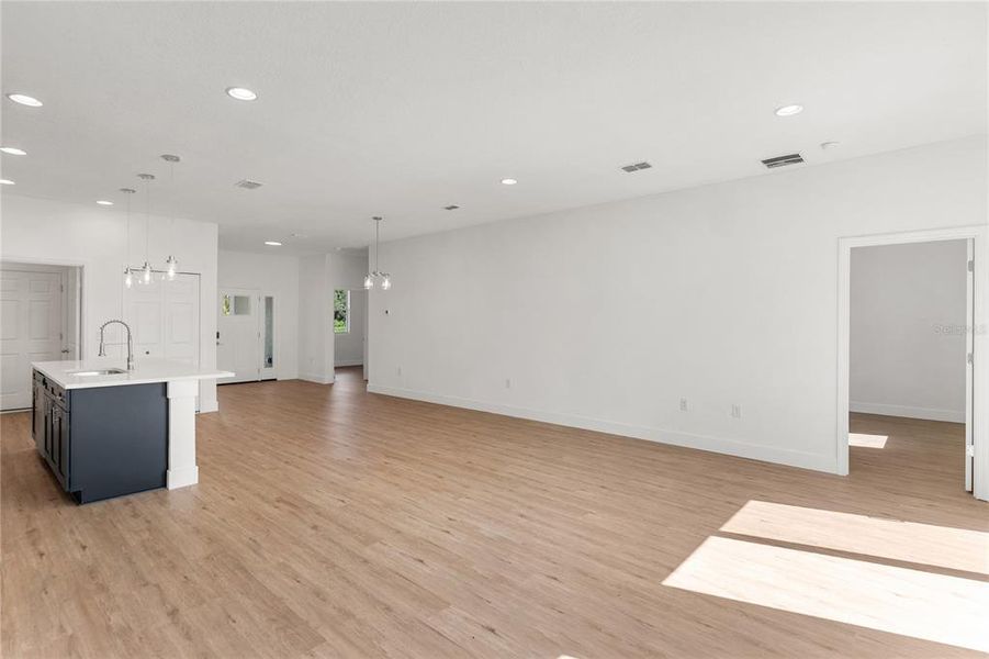 Spacious, unfurnished interior of a new home in , Palm Bay (Image 18).