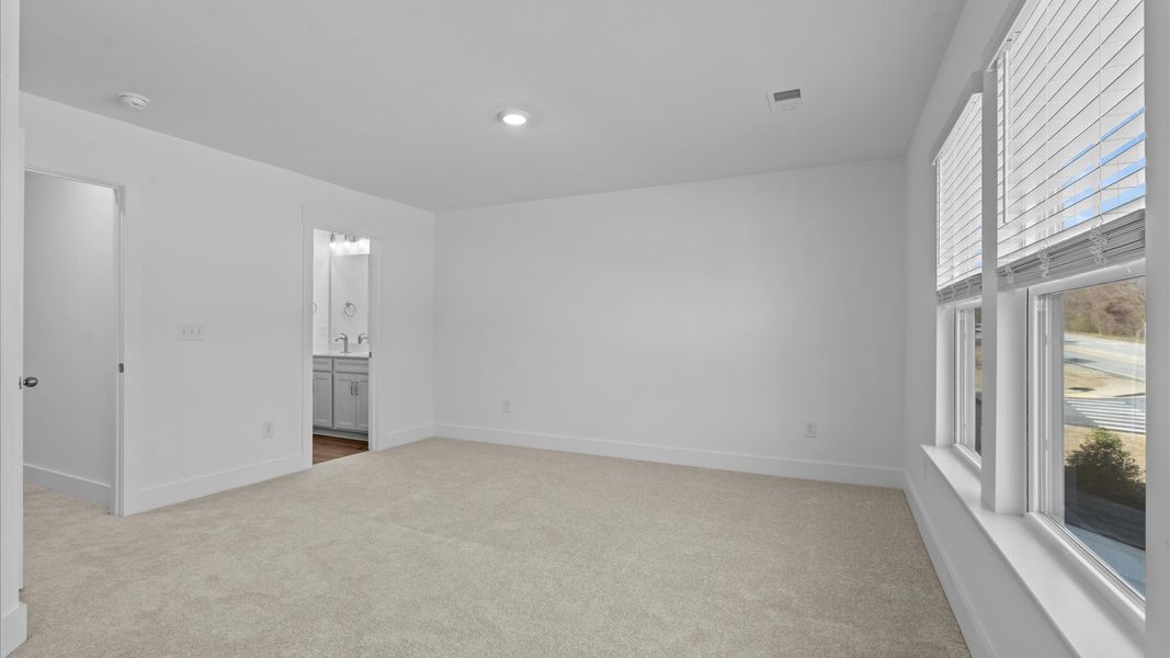 Desirable primary suite layout with spacious en suite bath in a proven, established community at Gresham Station