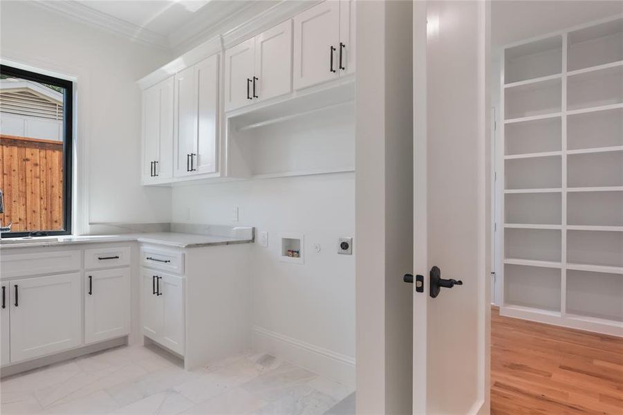 Furnished interior view inside a new home in , Richardson (Image 25).