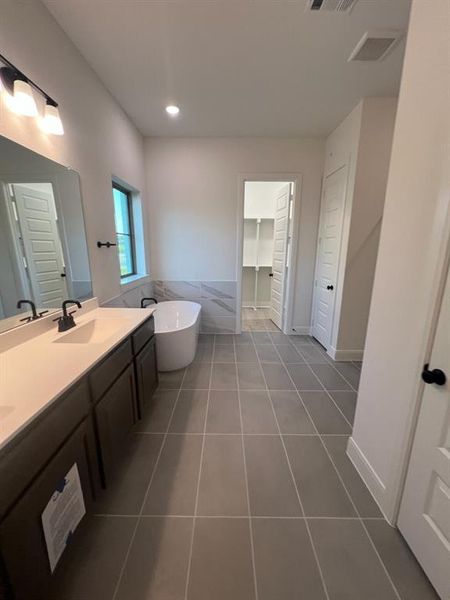 Furnished interior view inside a new home in , Fort Worth (Image 4).