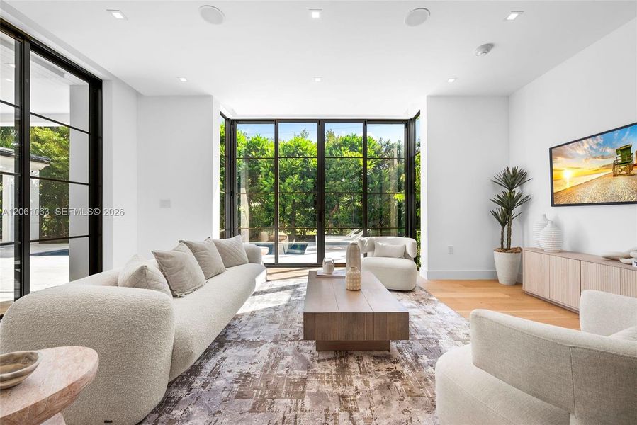 Community amenities in , Coral Gables (Image 53).