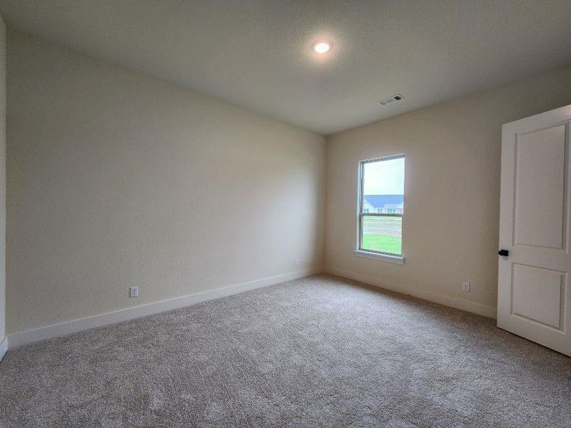 Spacious, unfurnished interior of a new home in Rocky Top, Krum (Image 14).