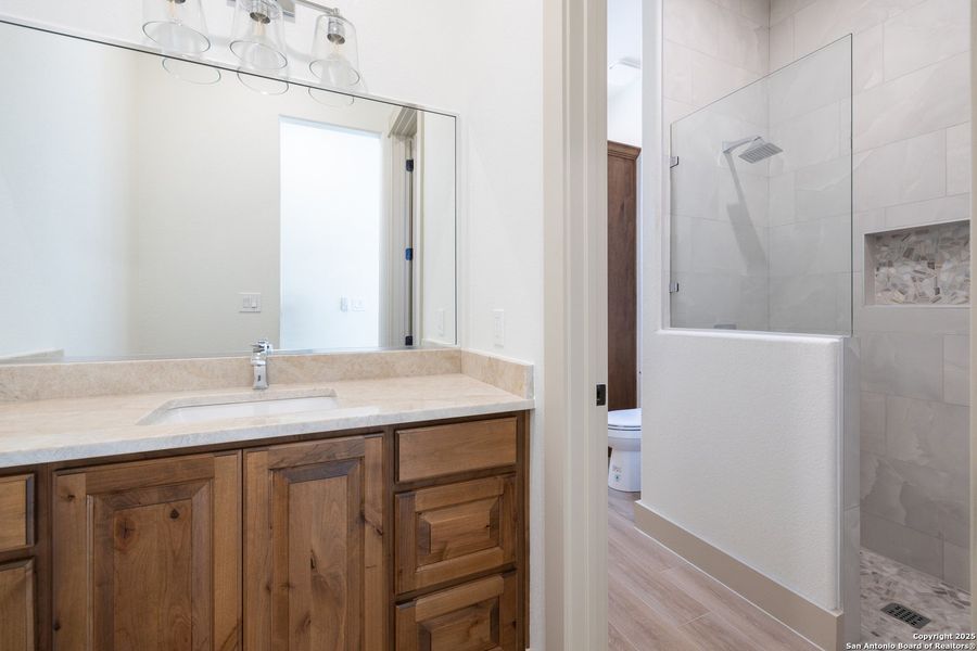 Furnished interior view inside a new home in , Bandera (Image 12).