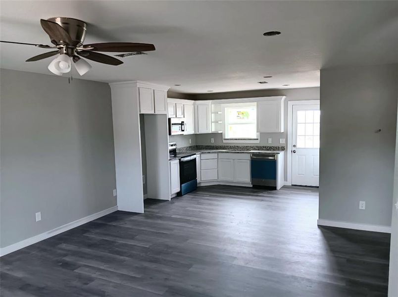 Spacious, unfurnished interior of a new home in , Bridgeport (Image 3).
