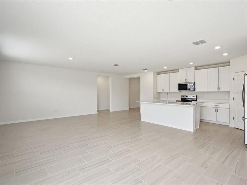 Spacious, unfurnished interior of a new home in Benton Hills - Classic Series, Brooksville (Image 45).