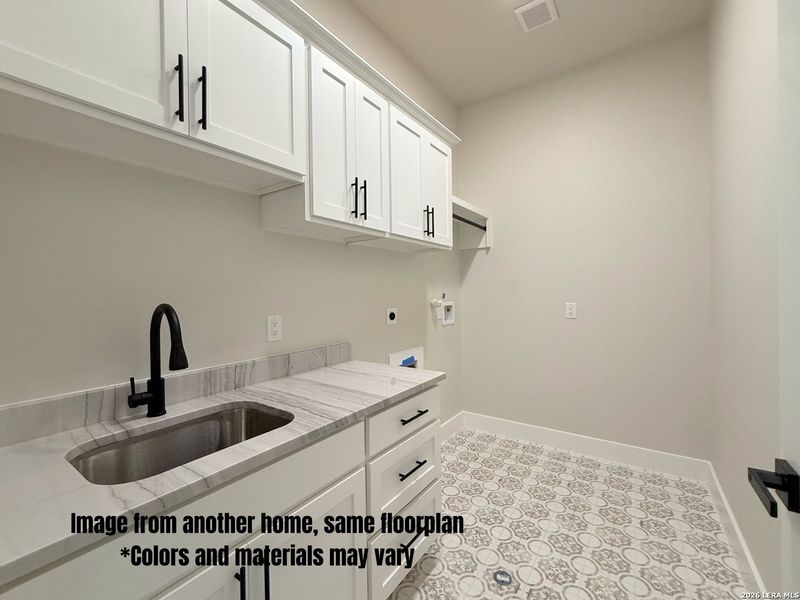 Furnished interior view inside a new home in , La Vernia (Image 6).