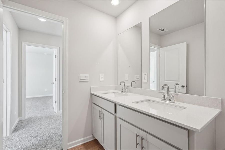 Furnished interior view inside a new home in Ivey Township, Dallas (Image 20).